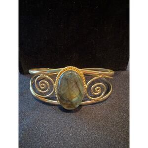 Labradorite cuff bracelet NWOT set in a flexible gold tone spiral wire frame